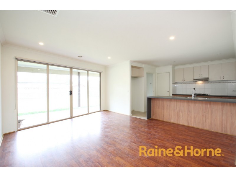 11 Ogle Way, Cranbourne North VIC 3977