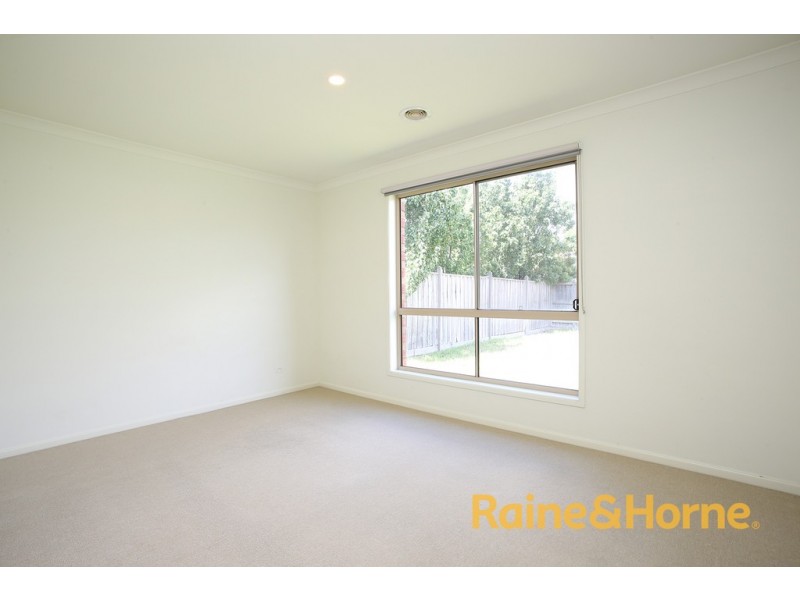 11 Ogle Way, Cranbourne North VIC 3977