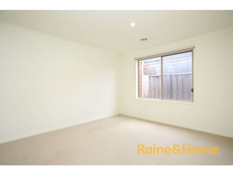 11 Ogle Way, Cranbourne North VIC 3977
