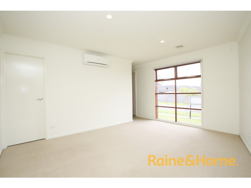 11 Ogle Way, Cranbourne North VIC 3977