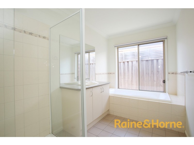 11 Ogle Way, Cranbourne North VIC 3977