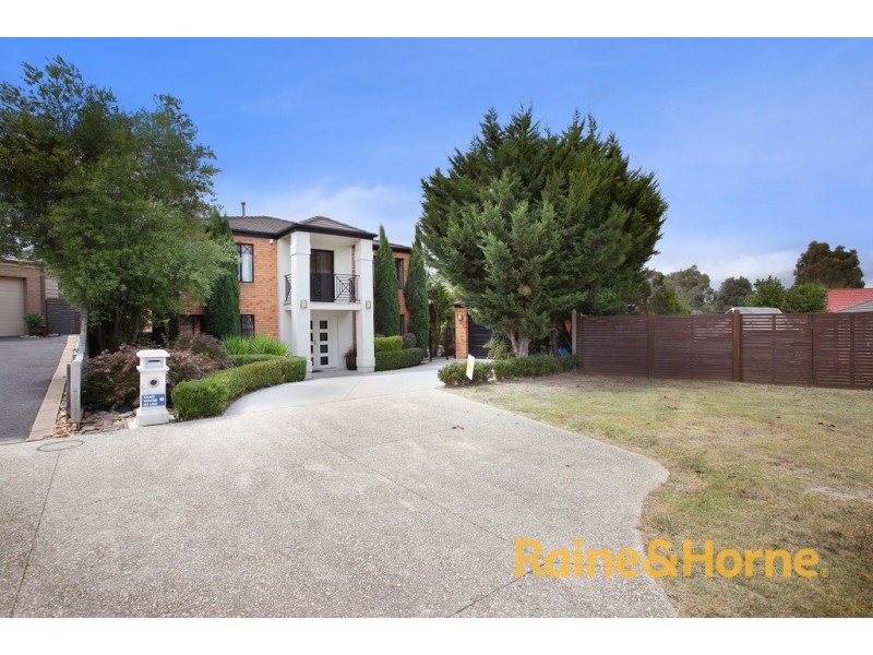 4 Azure Place, Narre Warren South VIC 3805