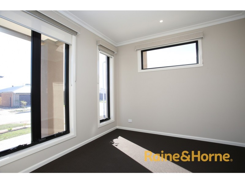 85 Rossiter Retreat, Cranbourne North VIC 3977
