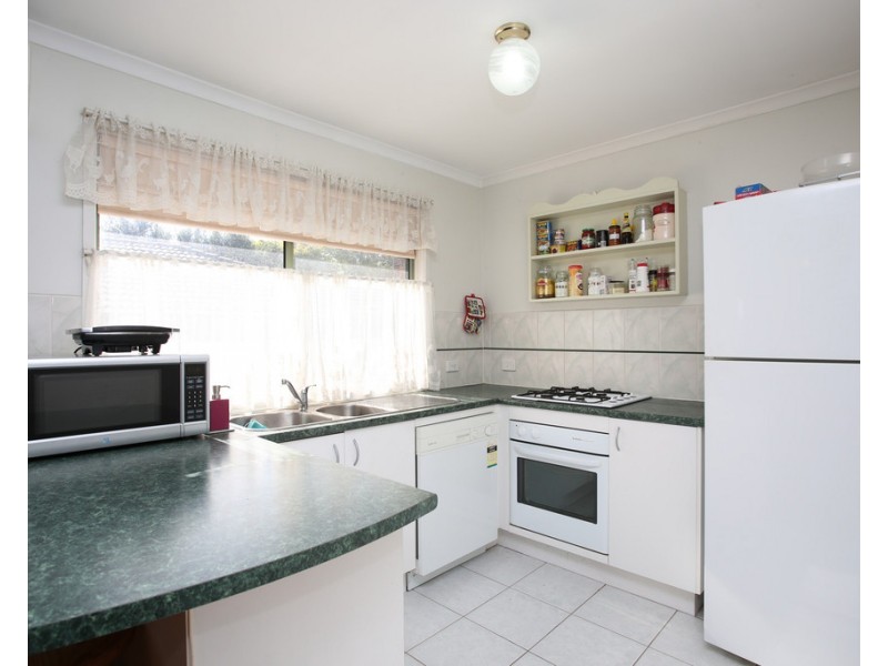 80 Lakeview Drive, Narre Warren South VIC 3805