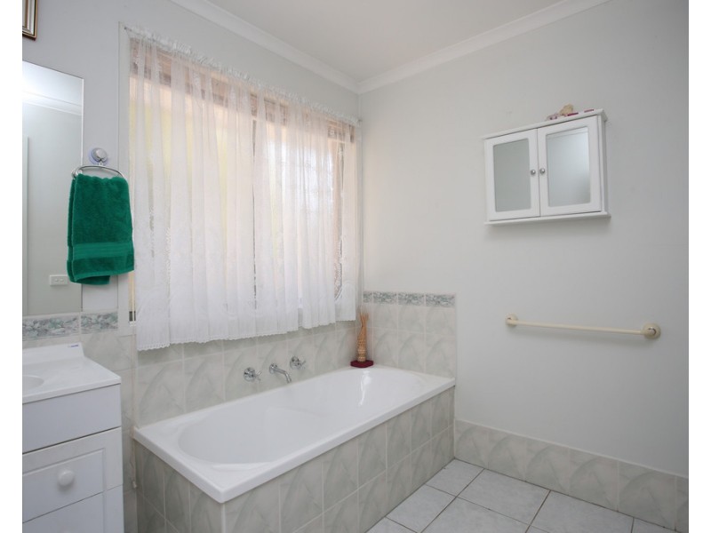 80 Lakeview Drive, Narre Warren South VIC 3805