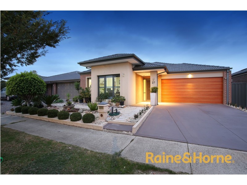 27 Kindred Avenue, Cranbourne North VIC 3977