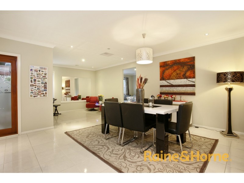 27 Kindred Avenue, Cranbourne North VIC 3977