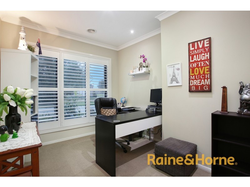 27 Kindred Avenue, Cranbourne North VIC 3977