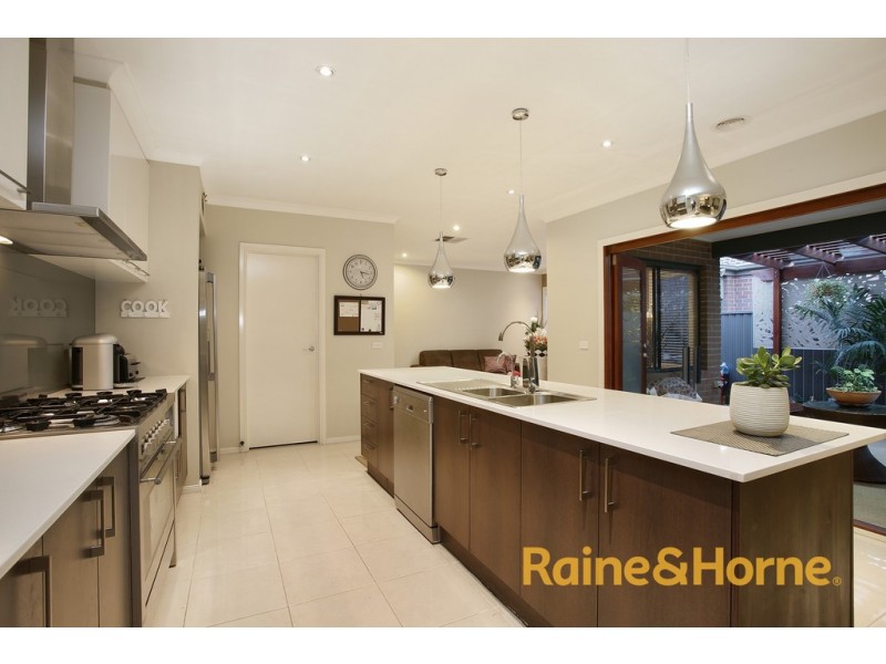 27 Kindred Avenue, Cranbourne North VIC 3977