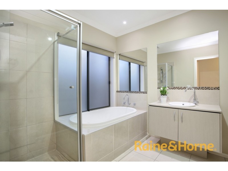 27 Kindred Avenue, Cranbourne North VIC 3977