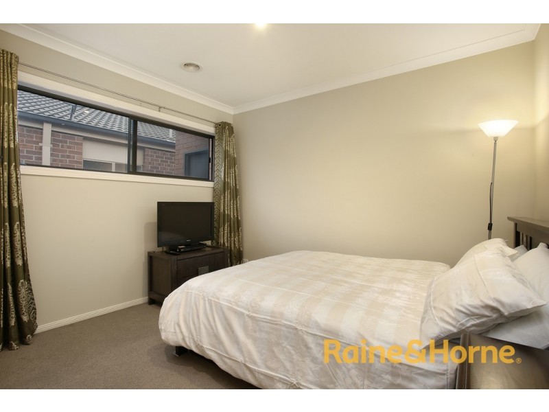 27 Kindred Avenue, Cranbourne North VIC 3977