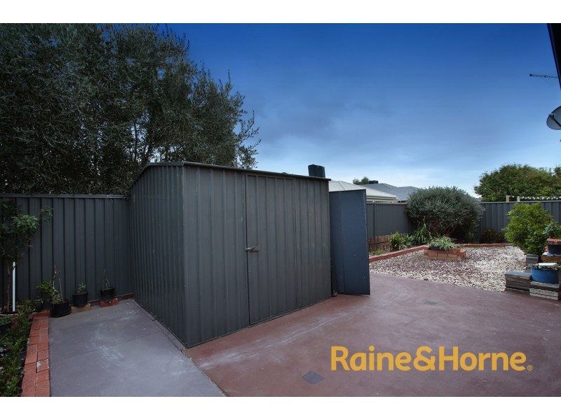 27 Kindred Avenue, Cranbourne North VIC 3977