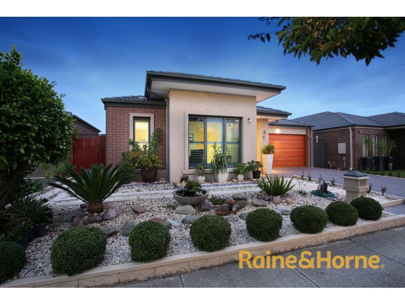 27 Kindred Avenue, Cranbourne North VIC 3977