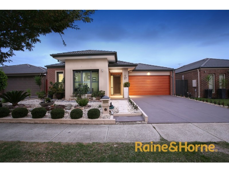 27 Kindred Avenue, Cranbourne North VIC 3977