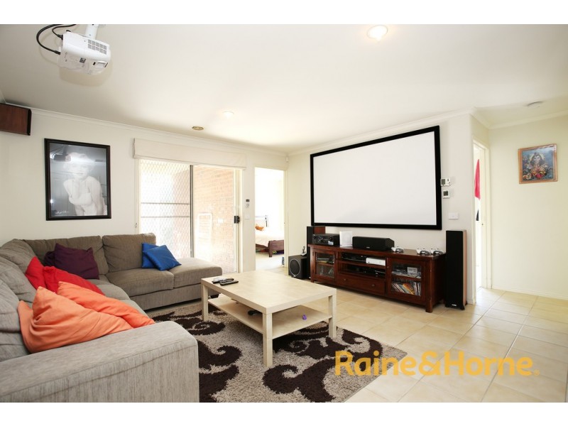 10 Kalastaire Grove, Berwick VIC 3806