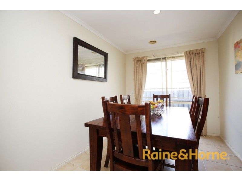 10 Kalastaire Grove, Berwick VIC 3806