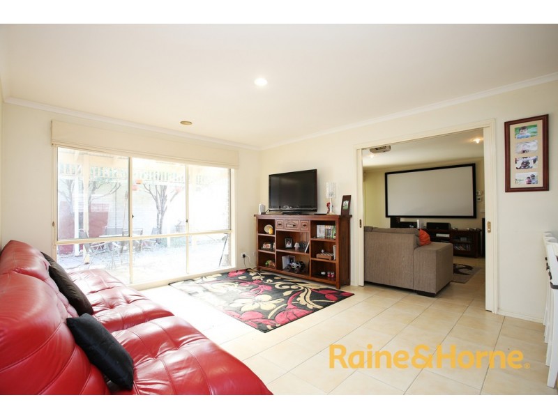 10 Kalastaire Grove, Berwick VIC 3806