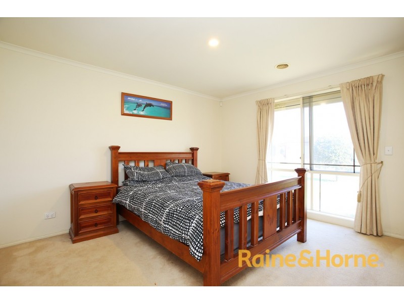 10 Kalastaire Grove, Berwick VIC 3806