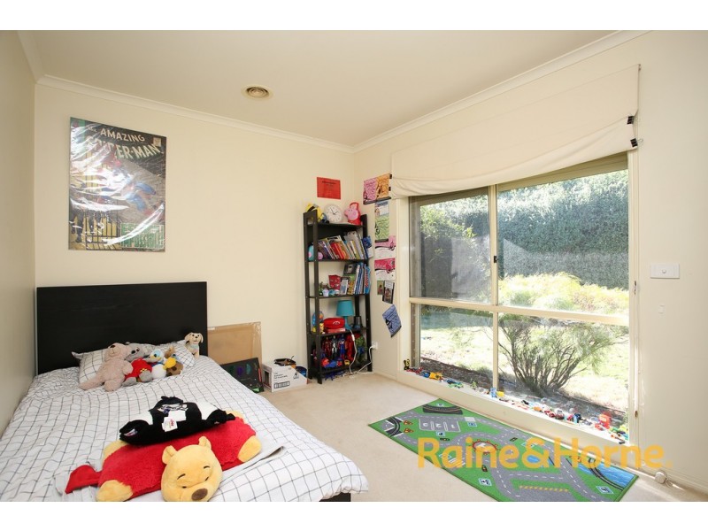 10 Kalastaire Grove, Berwick VIC 3806