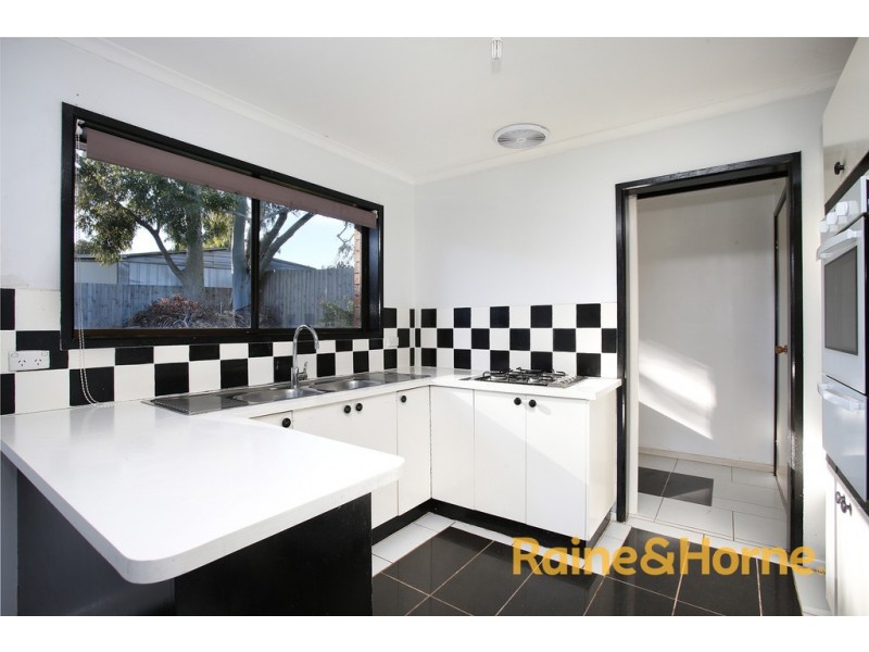 42 Rowellyn Avenue, Carrum Downs VIC 3201