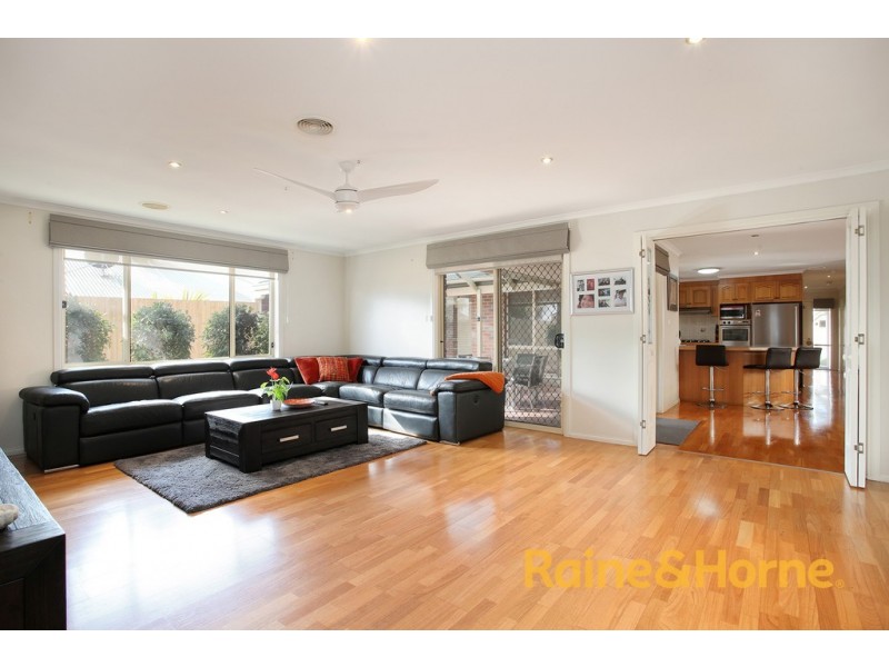 26 Mayfair Crescent, Narre Warren VIC 3805