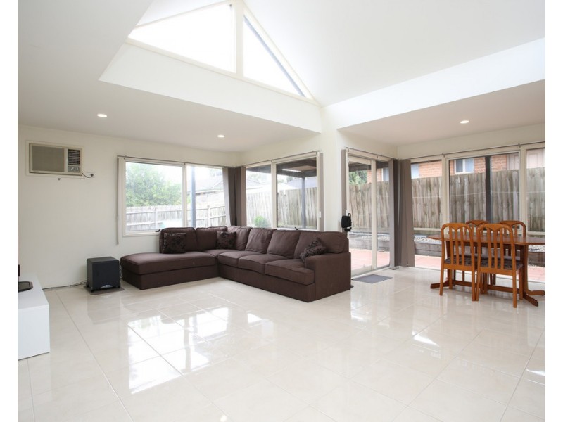 8 Teal Court, Narre Warren South VIC 3805