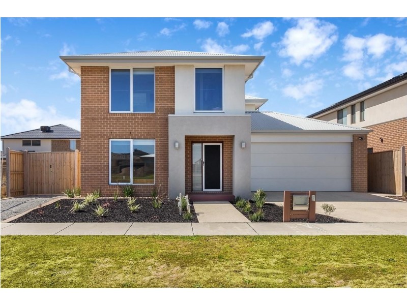 6 Greenslate Street, Clyde North VIC 3978