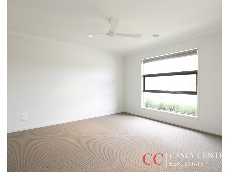 12 CLOVIS AVENUE, Clyde North VIC 3978