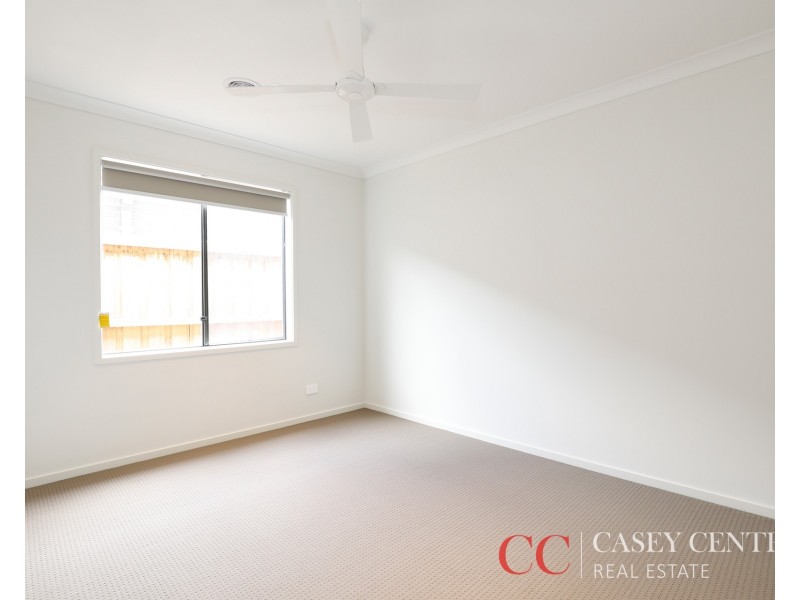 12 CLOVIS AVENUE, Clyde North VIC 3978