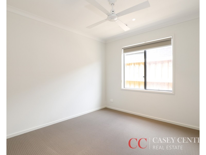 12 CLOVIS AVENUE, Clyde North VIC 3978