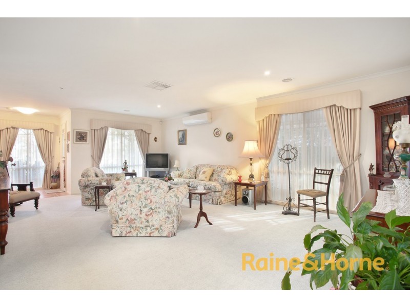 9 Tilmouth Place, Narre Warren South VIC 3805