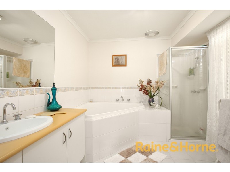 9 Tilmouth Place, Narre Warren South VIC 3805