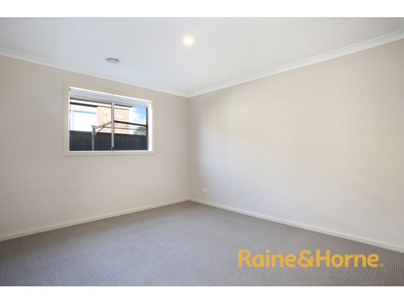 25 Barossa Drive, Clyde North VIC 3978