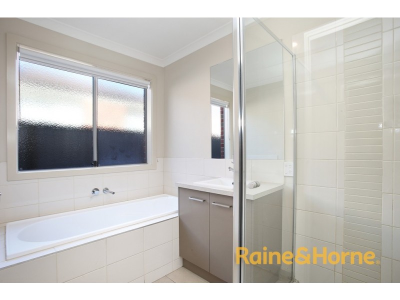 25 Barossa Drive, Clyde North VIC 3978