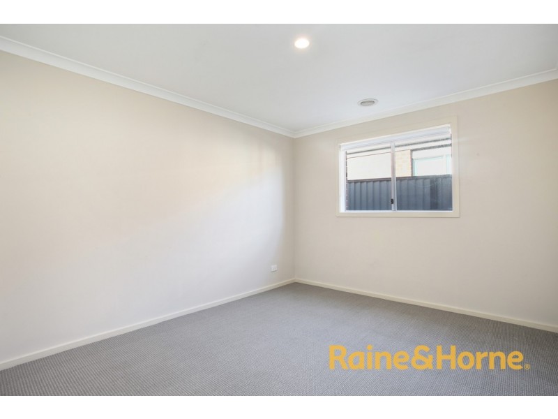 25 Barossa Drive, Clyde North VIC 3978