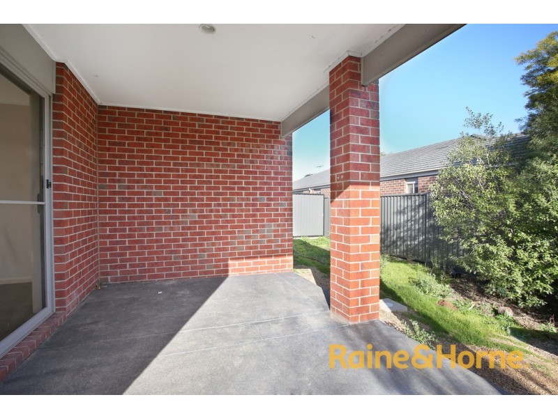 25 Barossa Drive, Clyde North VIC 3978