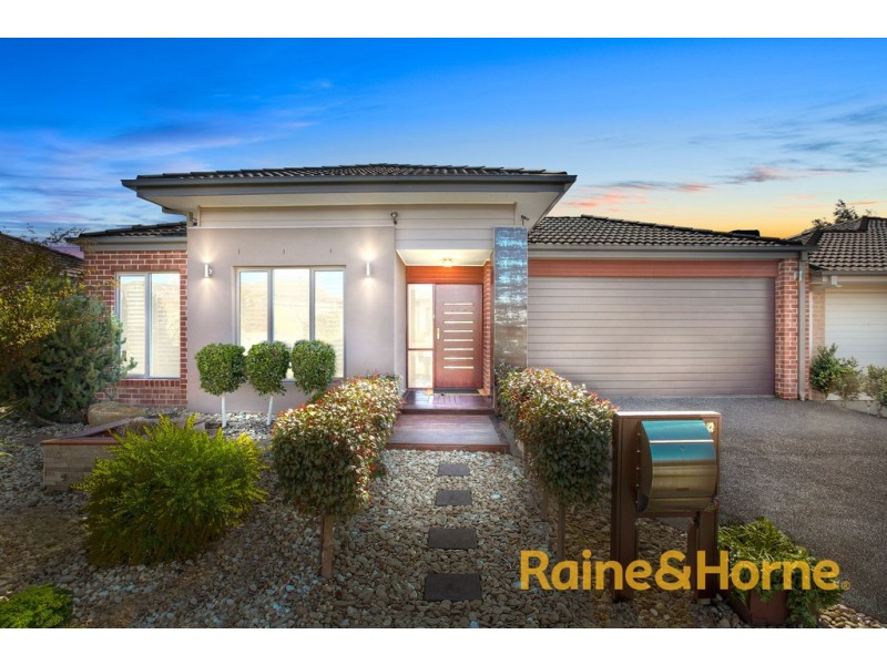 4 Katahdin Terrace, Cranbourne North VIC 3977