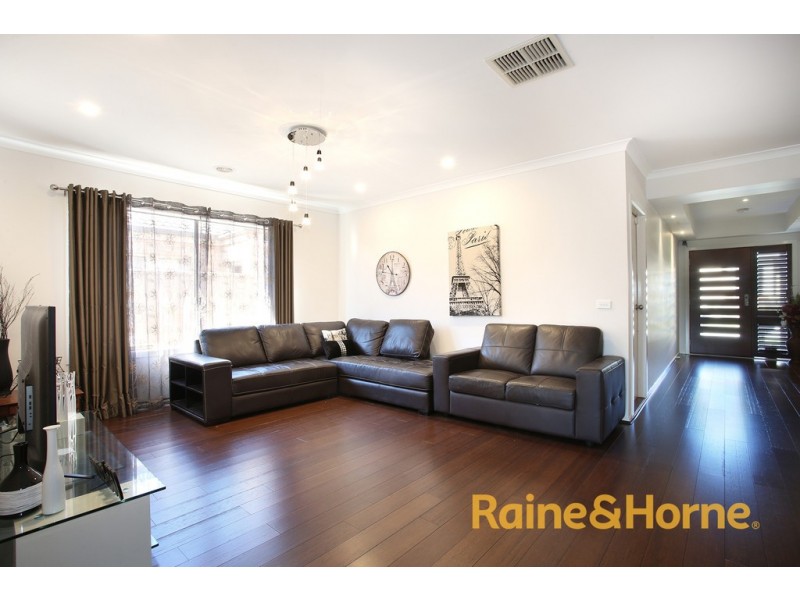 4 Katahdin Terrace, Cranbourne North VIC 3977