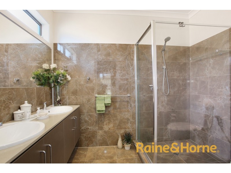 4 Katahdin Terrace, Cranbourne North VIC 3977