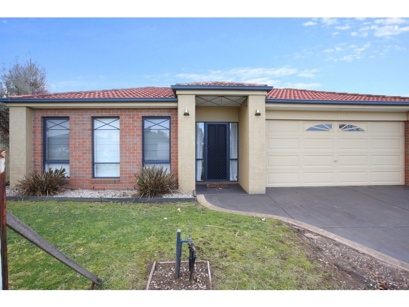 22 Pevensey Drive, Narre Warren South VIC 3805
