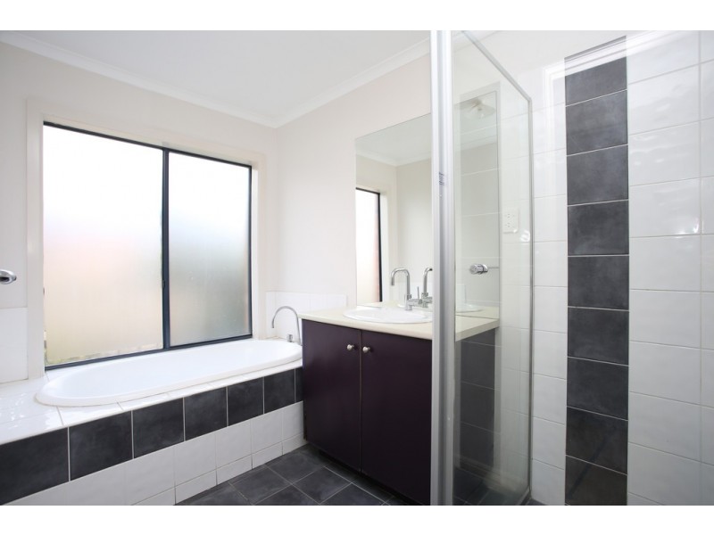 22 Pevensey Drive, Narre Warren South VIC 3805