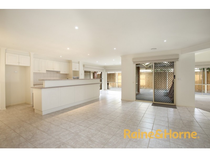 70 Galloway Drive, Narre Warren South VIC 3805