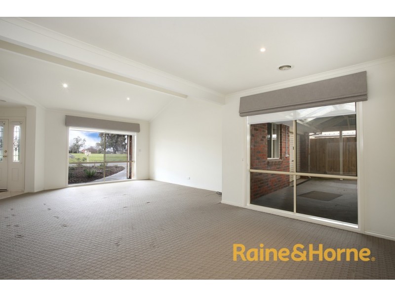 70 Galloway Drive, Narre Warren South VIC 3805