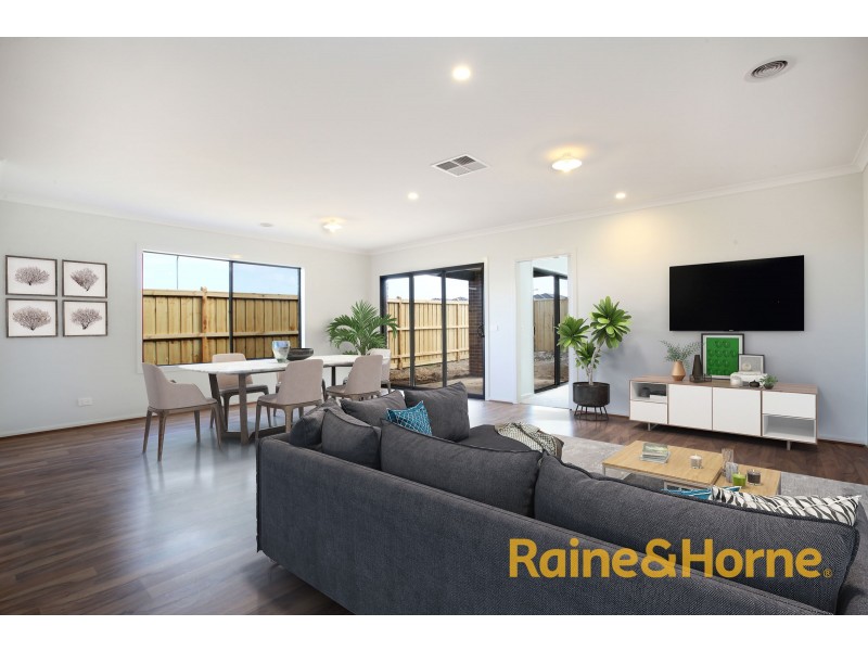 27 Springbrook Drive, Clyde North VIC 3978