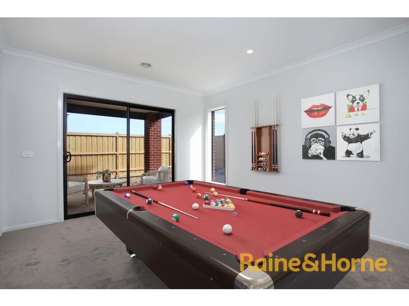 27 Springbrook Drive, Clyde North VIC 3978