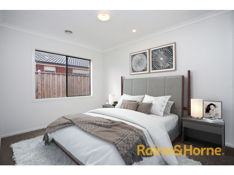 27 Springbrook Drive, Clyde North VIC 3978