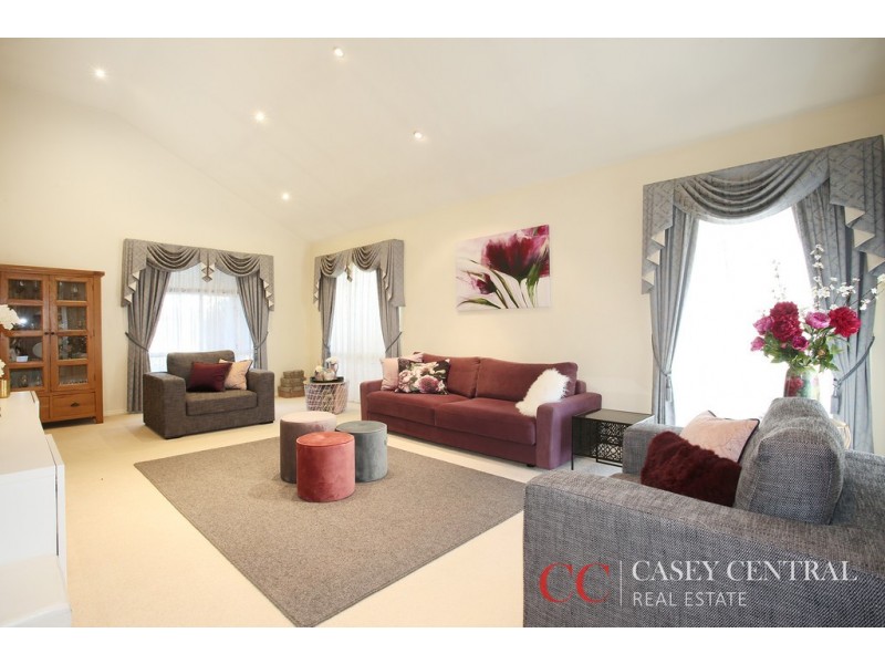 16 Rich Walk, Narre Warren South VIC 3805