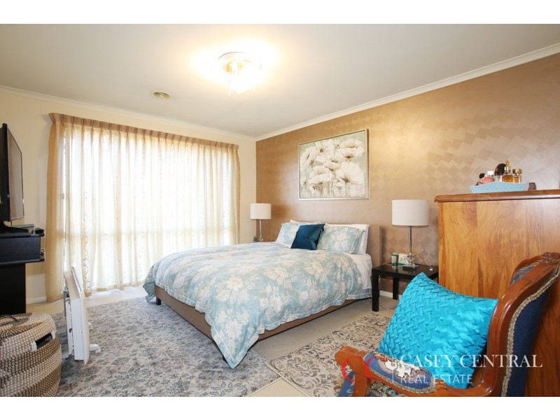 16 Rich Walk, Narre Warren South VIC 3805