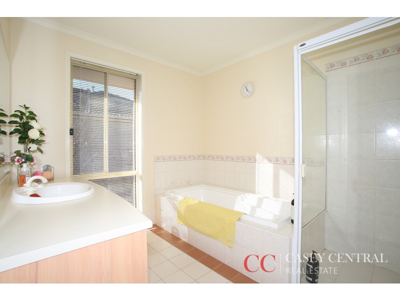 16 Rich Walk, Narre Warren South VIC 3805