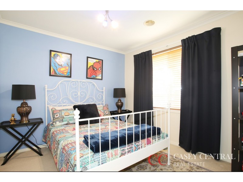 16 Rich Walk, Narre Warren South VIC 3805